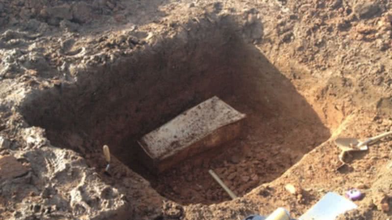 O caixão romano descoberto na Inglaterra em 2013 - Divulgação/Archaeology Warwickshire