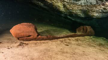 Canoa maia encontrada em cenote - Divulgação/Instituto de Antropologia e História do México