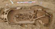 Esqueleto encontrado dentro de um vaso - Divulgação/Instituto Nacional de Pesquisa Arqueológica Preventiva