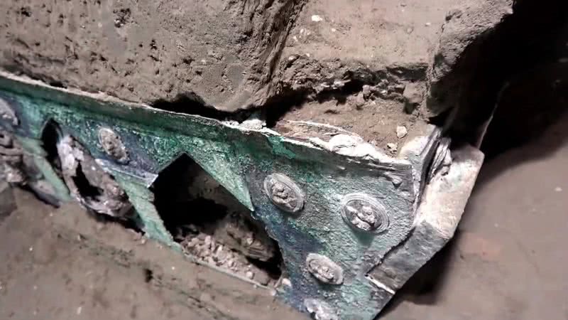 Fotografia da carruagem encontrada em Pompeia - Divulgação/Youtube