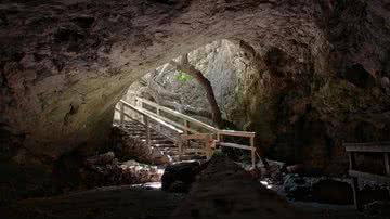 Fotografia da Caverna Te'omim - Wikimedia Commons