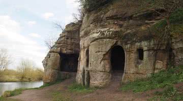 Aparência exterior da caverna - Divulgação / Edmund Simons/Wessex Archaeology