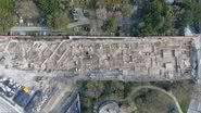 Fotografia aérea da escavação realizada em cemitério em Reims, na França - Divulgação/David Duda (Inrap)