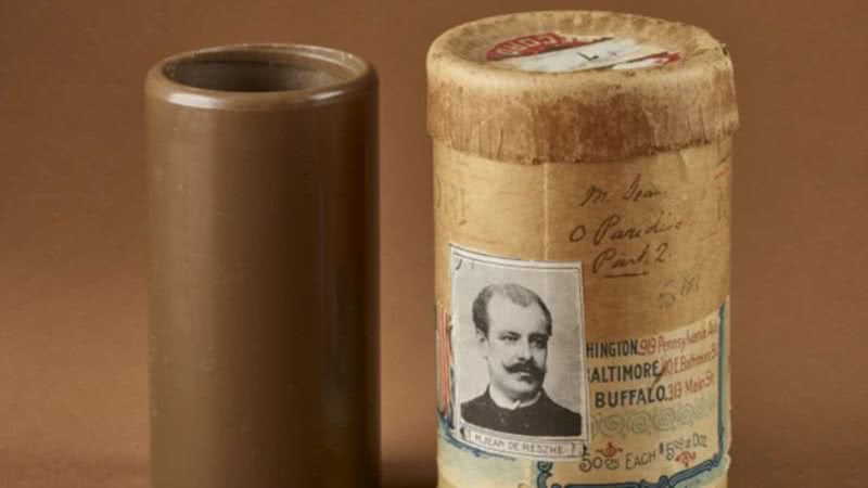 Fotografia de cilindro de cera e seu invólucro, que costuma trazer informações sobre o conteúdo da gravação - Divulgação/ New York Public Library