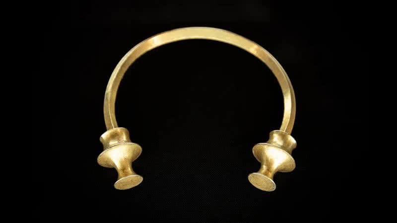 Colar de ouro encontrado após deslizamento de terra na Espanha - Divulgação/Museo Arqueológico de Asturias