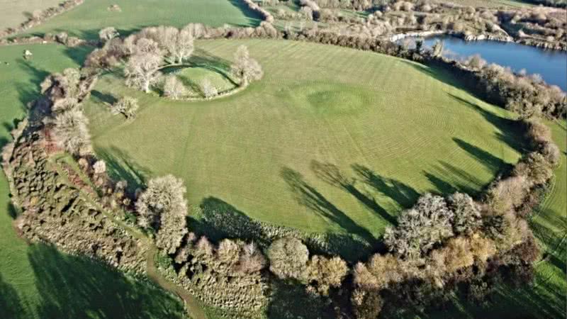 Forte Navan, na Irlanda do Norte - O'Driscoll/Oxford Journal of Archaeology