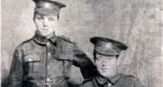 Fotografia do soldado (à esquerda) com colega de regimento - Divulgação/ Governo do Canadá