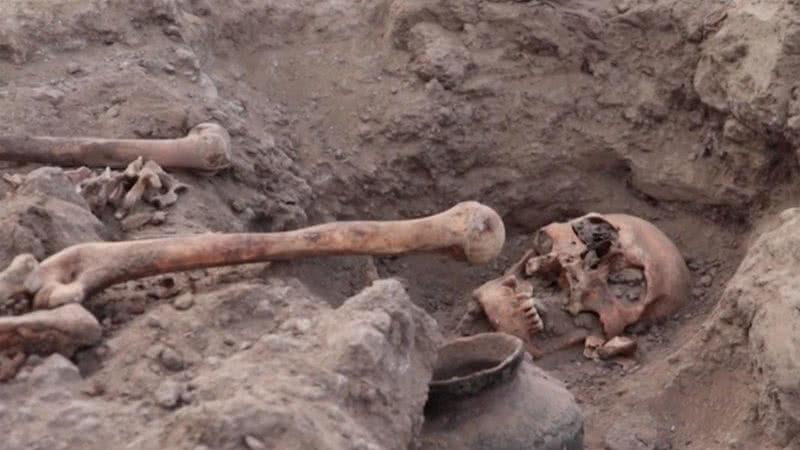 Um dos esqueletos encontrados - Divulgação / vídeo / AFP