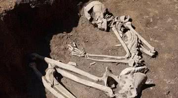 Esqueleto de 8.000 anos, encontrado na Bulgária - Academia de Ciências da Bulgária/Divulgação