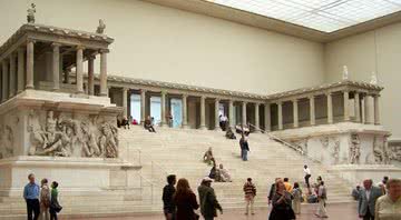Museu Pergamon, na Alemanha, onde estariam alguns desses artefatos turcos roubados - Wikimedia Commons