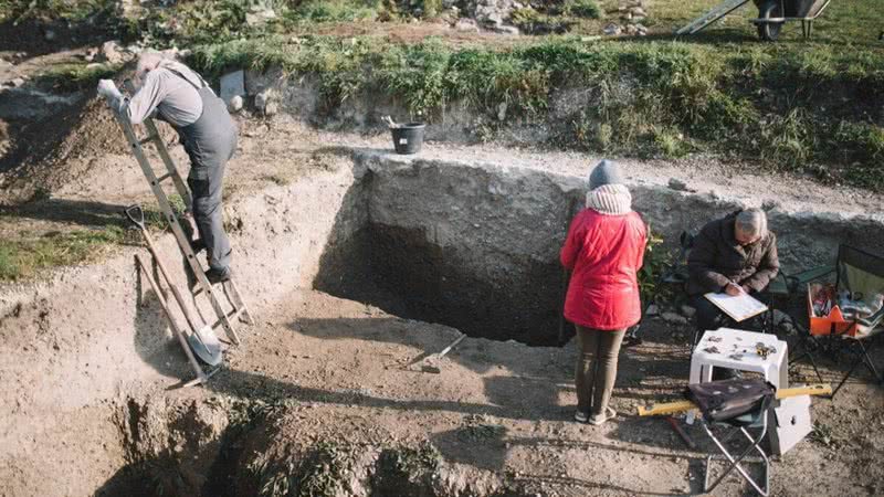 Escavadores dedicam-se às descobertas no campo de Gerulata - Divulgação / Bratislava City Museum