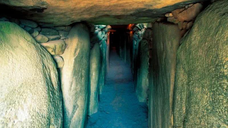Entrada da tumba de Newgrange, na Irlanda - Divulgação