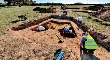 Escavações do monumento na Inglaterra - Divulgação - Bournemouth University Archaeological Research Consultancy