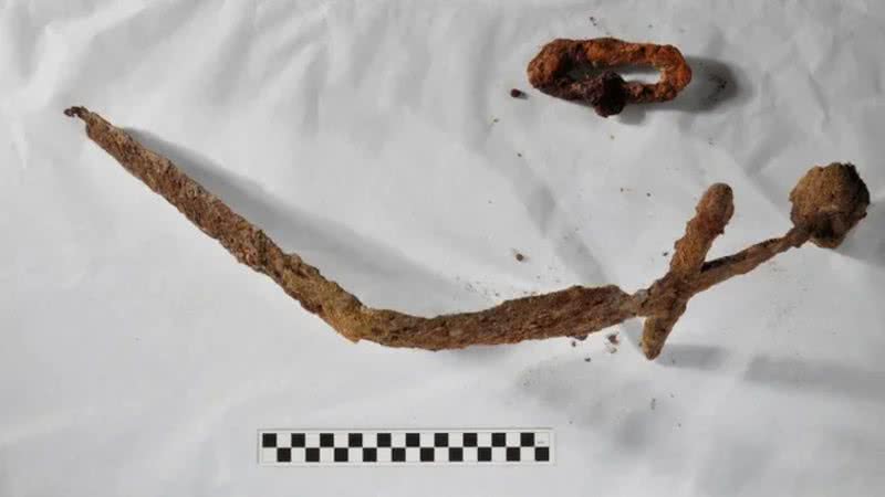 Antiga espada de 1.000 anos descoberta na Finlândia - Divulgação/Turku Museum Centre/Riikka Saarinen