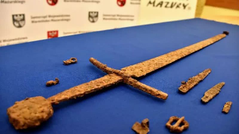 Espada encontrada na Polônia - Divulgação/Marshal Office of Warmia and Mazury