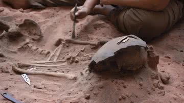 Imagens de escavação de antigo esqueleto indígena no Piauí - Divulgação/Geraldo Pereira de Morais Júnior