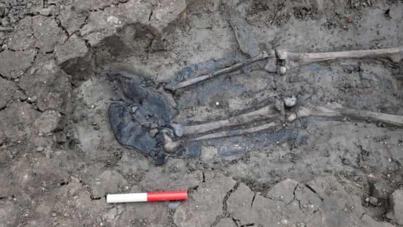 Fotografia dos pés do esqueleto encontrado em 2018