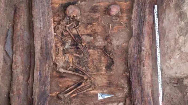 Esqueleto encontrado pelos pesquisadores na Sibéria - Divulgação/Igor Pieńkos