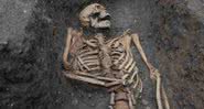 Esqueleto encontrado na Inglaterra - Divulgação/ Universidade de Cambridge