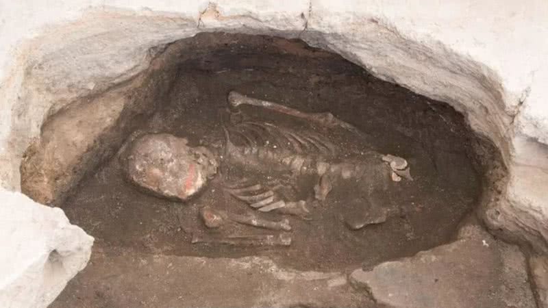 Fotografia de um dos esqueletos analisados - Divulgação/ Marco Millela /Çatalhöyük Research Project