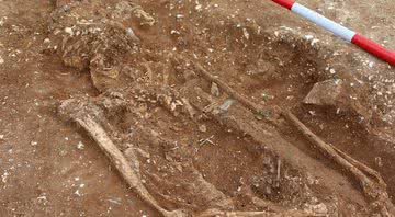 Fotografia de escavação do guerreiro - Divulgação/Universidade de Reading
