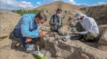 Pesquisadores analisam sítio arqueológico em Vã - Divulgação/Facebook/Archaeology.in.Turkey.AIN/12.10.2020