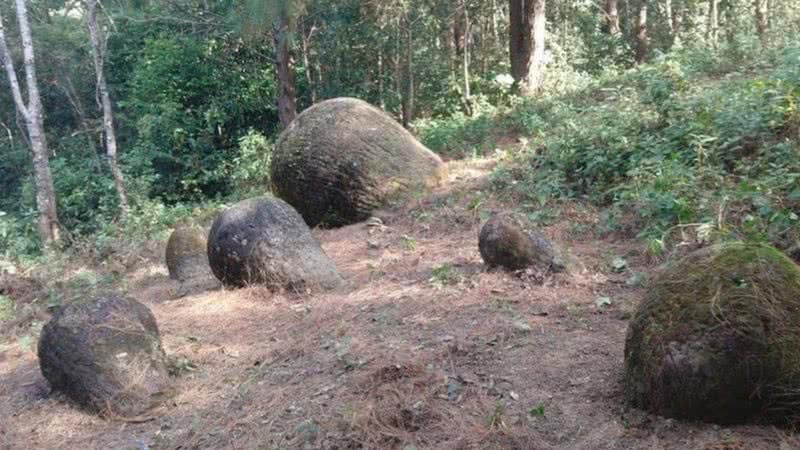 Jarros de pedra encontrados na Índia