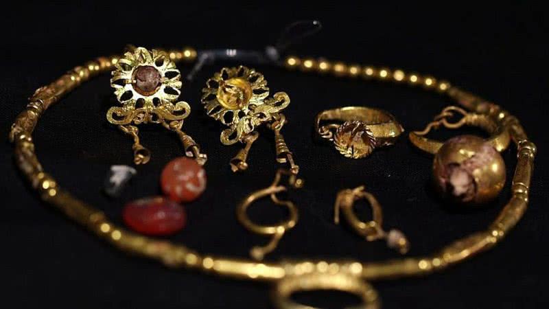 Fotografia das joias de ouro - Divulgação/ Autoridade de Antiguidades de Israel