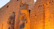 Imagem do templo de Luxor, no Egito - Wikimedia Commons