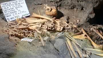 Restos mortais encontrados em caverna utilizada como sepultura por maias - Divulgação/Jerónimo Aviles Olguin