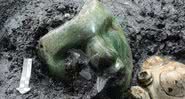 A máscara feita de pedra verde encontrada no México em 2011 - Divulgação/INAH