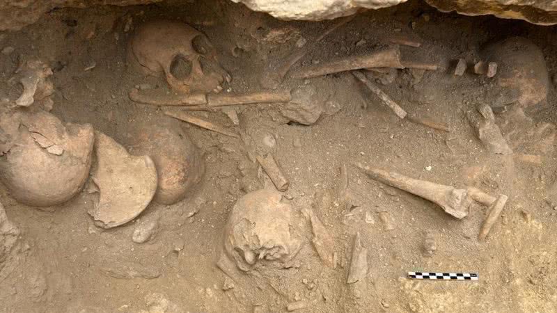 Esqueletos descobertos em tumba de 1,5 mil anos do México - Divulgação/INAH