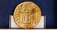 Uma das moedas de ouro encontradas na República Tcheca - Divulgação/Miroslav Chaloupka
