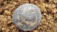 Fotografia da moeda encontrada - Divulgação/ Wessex Archaeology