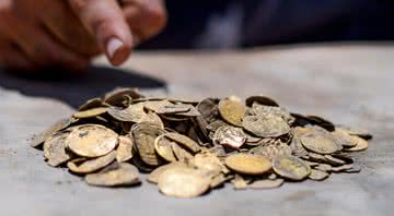Fotografia de algumas das moedas encontradas em Israel - Divulgação/Autoridade de Antiguidades de Israel