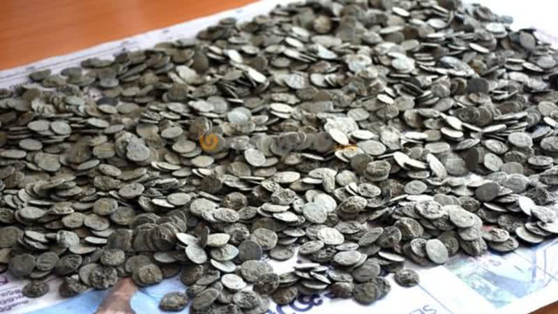 As moedas encontradas em Mannar, Sri Lanka - Divulgação/Tamil Guardian