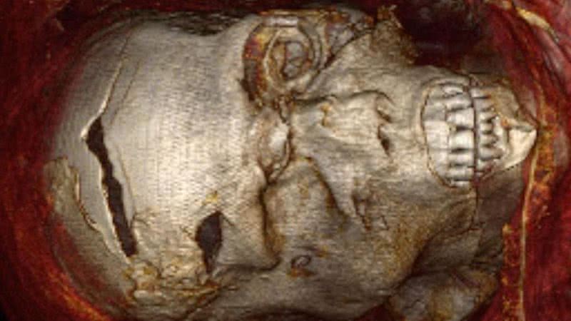 Imagem da múmia que foi analisada - Divulgação/Facebook/Ministério de Antiguidades do Egito