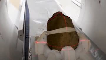 Cabeça de múmia passando por TC na Inglaterra - Divulgação/Youtube/The Independent