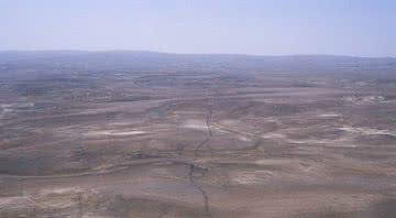 A muralha conhecida como Khatt Shebib - Divulgação/Arquivo Fotográfico Aéreo para Arqueologia do Oriente Médio