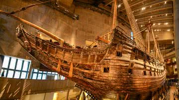 Foto do navio Vasa exposto no Museu Vasa disponível em https://www.flickr.com/photos/jlascar/24562372260 - Jorge Láscar/Flickr