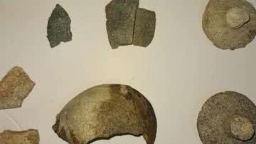 Fotografia de cerâmicas recém-descobertas - Divulgação/ Ministério do Patrimônio e Turismo de Wadi Al Maawil