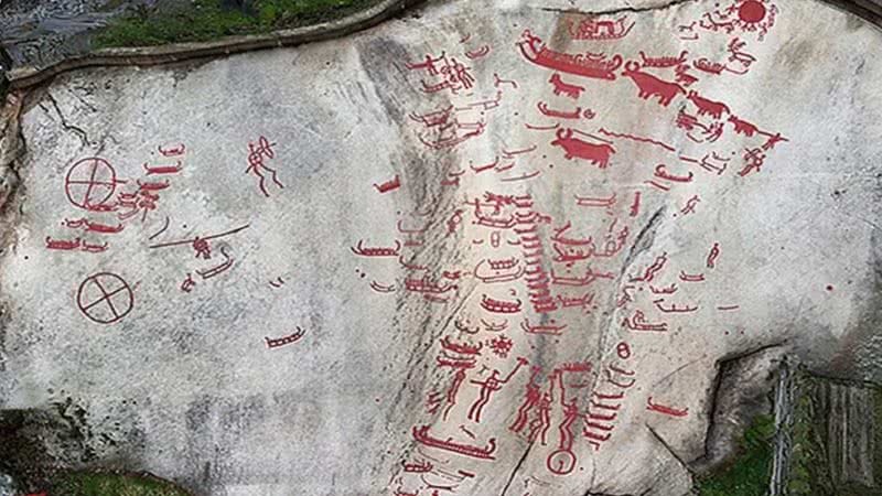 Grande linha de petróglifos encontrados na Suécia - Divulgação/Fundação para Documentação de Bohuslän Rock Carvings