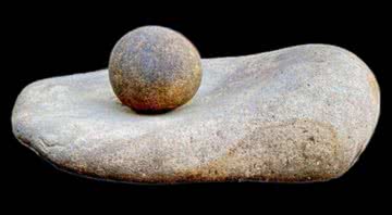 Imagem lateral da ferramenta usada para moer na Idade do Bronze - Divulgação