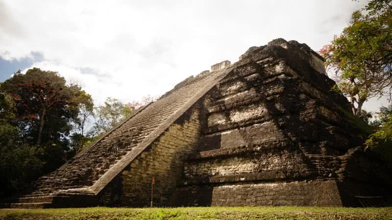 Imagem meramente ilustrativa com pirâmide maia - Foto por sisterlmonkey0 pelo Pixabay