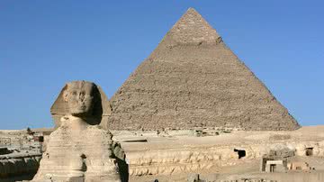 A Pirâmide de Quéops, junto da famosa Esfinge de Gizé - Marco Di Lauro/Getty Images
