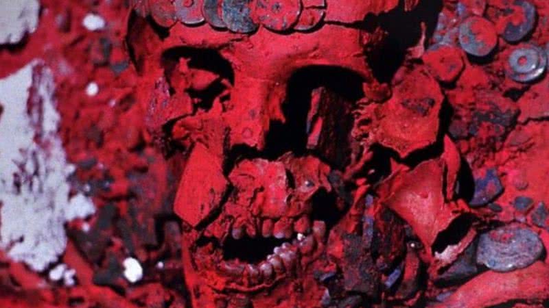 Poeira vermelha que cobria o esqueleto da rainha maia - Divulgação/Instituto Nacional de Antropologia e História do México