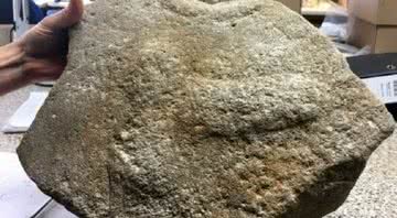 Rocha milenar romana gravada com um pênis - Divulgação / Highways England