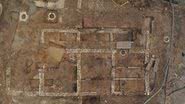 Imagem aérea do complexo de escavações na França que revelou antigo centro de artesanatos - Divulgação/Inrap/Frédéric Audouit
