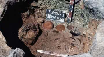 Fotografia de túmulo onde restos mortais foram encontrados - Divulgação/ Science Direct