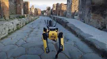 Trecho de vídeo mostrando robô andando pela cidade histórica - Divulgação/ Youtube/ Pompeii